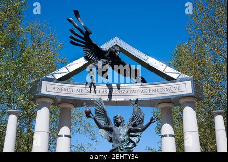 Budapest, Ungarn - APRIL 20 2020: Liberty Square, Gedenkstätte der Opfer der deutschen Besetzung Ungarns im Jahr 1944 Stockfoto