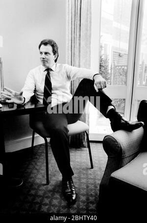 Tony Blair, fotografiert zu Hause in den frühen 1990er Jahren, bevor er Premierminister des Vereinigten Königreichs wurde. Stockfoto