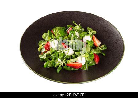 Frischer Salat mit Erdbeeren, Mozzarella und Kräutern. Stockfoto