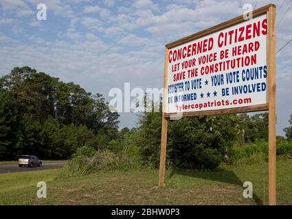 Kleine Plakatwand für Tea Party Anhänger auf der Autobahn in East Texas 24. Juli 2011 ©Bob Daemmrich Stockfoto