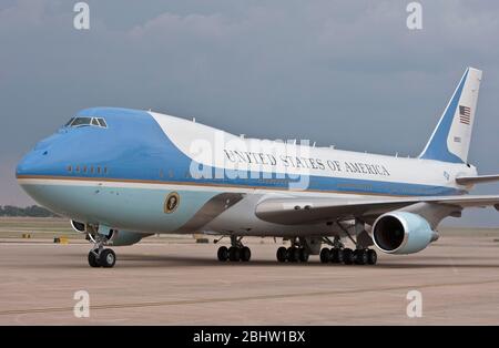 Austin, Texas, USA, 10.. Mai 2011: Präsident Barack Obama kommt mit der Air Force One. ©Marjorie Kamys Cotera/Daemmrich Photography Stockfoto