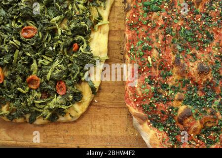 Fladenbrot Pizza zum Verkauf in Italien Stockfoto