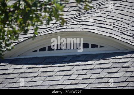 Augenbrauenfenster am Handwerkerhaus Stockfoto