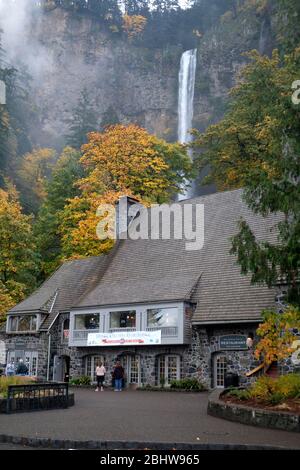 Multnomah Falls und Lodge in Oregon Stockfoto