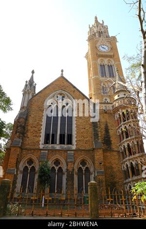 MUMBAI, INDIEN - 7. Februar 2019: Der viktorianische Rajabai Uhrturm der Mumbai University (früher Bombay) in Mumbai, Indien Stockfoto