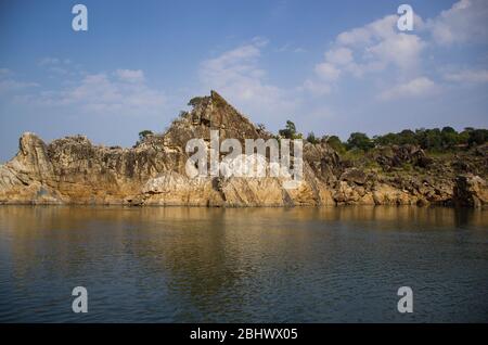 Narmada Fluss zwischen Marble Rocks, Jabalpur, Madhya Pradesh/Indien Stockfoto