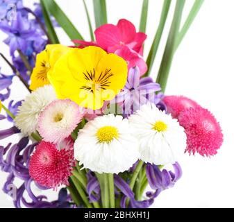 Schöner Strauß von hellen Blumen aus nächster Nähe Stockfoto