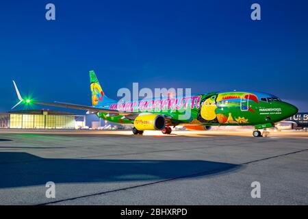 Stuttgart, Deutschland - 01. August 2018: TUI Fly Boeing 737 Flugzeug am Flughafen Stuttgart (STR) in Stuttgart. Boeing ist ein Flugzeughersteller mit Sitz in Stockfoto