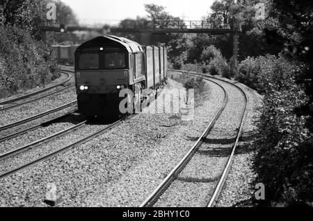 66426 leitet einen Daventry - Wentloog 'Tesco Express' bei Magor. Stockfoto