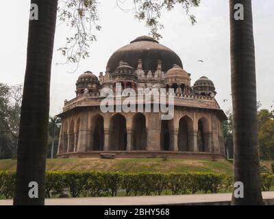 Grab von muhammad shah und Palmen in lodhi Gärten Stockfoto