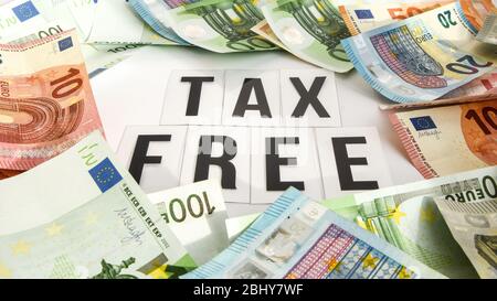 Euro Money Frame mit Steuerfreiem Wort im Hintergrund Stockfoto