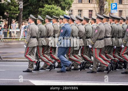 Belgrad / Serbien - 8. September 2018: Förderung der jüngsten Offiziere der serbischen Armee - die Abschlussfeier für Kadetten der Militärakademie Hel Stockfoto