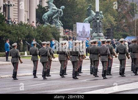 Belgrad / Serbien - 8. September 2018: Förderung der jüngsten Offiziere der serbischen Armee - die Abschlussfeier für Kadetten der Militärakademie Hel Stockfoto