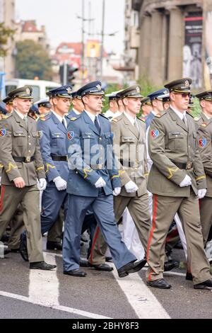 Belgrad / Serbien - 8. September 2018: Förderung der jüngsten Offiziere der serbischen Armee - die Abschlussfeier für Kadetten der Militärakademie Hel Stockfoto