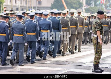 Belgrad / Serbien - 8. September 2018: Förderung der jüngsten Offiziere der serbischen Armee - die Abschlussfeier für Kadetten der Militärakademie Hel Stockfoto