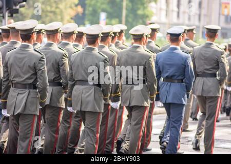 Belgrad / Serbien - 8. September 2018: Förderung der jüngsten Offiziere der serbischen Armee - die Abschlussfeier für Kadetten der Militärakademie Hel Stockfoto