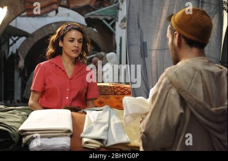 El tiempo entre costuras TV Series (2013 - 2014) Spanien Geschrieben von Susana López, Carlos Montero Staffel 1, Folge 1: Amor y otras verdades Staffel 1, Folge 5 : El sol siempre vuelve a salir Regie: Inaki Penafiel Adriana Ugarte Stockfoto