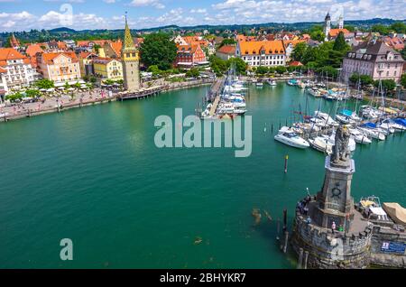 Blick über den Hafen von Lindau im Bodensee, Bayern, Deutschland, Europa. Stockfoto