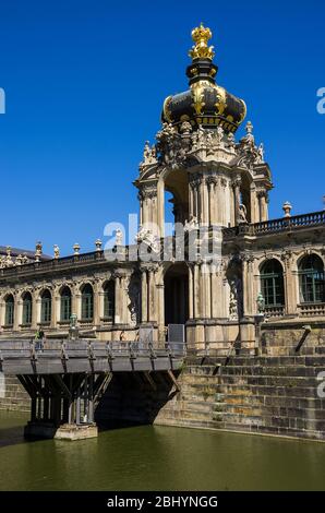 Das Krontor des Zwinger-Schlosses in Dresden, Sachsen, Deutschland. Stockfoto