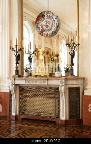 Kamin im großen Speisesaal im Schloss von Lubomirski in Lancut. Polen Stockfoto