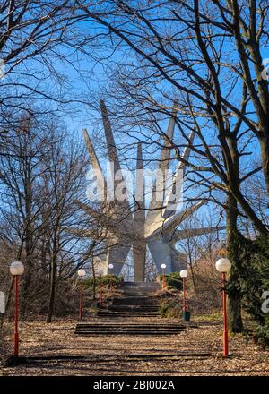 Denkmal für die gefallenen Soldaten der Partisanenabordnung Kosmaj in der Nähe von Belgrad, Serbien Stockfoto