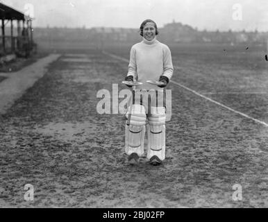 Damen Hockey in Merton Abbey - Miss Pieree , Surrey zweite elf Torhüter - 31. Januar 1931 Stockfoto