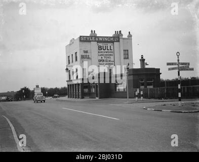 Das Bull Inn befindet sich in Bull Inn, Birchwood, St Mary Cray, Kent. - 1938 - Stockfoto