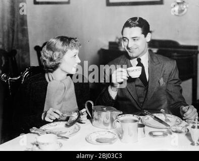 Cary Grant vergiftet nach Streit mit Frau, Virginia Cherrill - 5. Oktober 1934. - Stockfoto