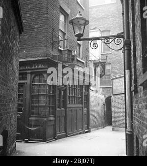 Ye Olde Mitre J546 in Ely Court. Stockfoto