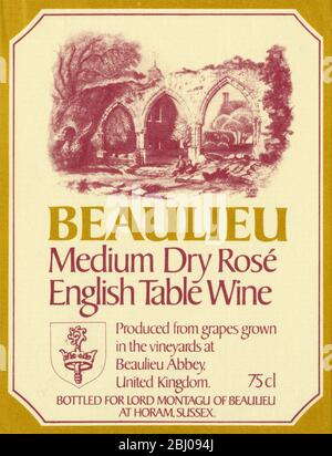 Weinetikett. - Beaulieu. Mitteltrockene Englische Rose. Hergestellt aus Trauben, die in den Weinbergen der Abtei Beaulieu gewonnen werden. Abgefüllt für Lord Montagu von Beaulieu bei Horam Sussex. 75 cl. Stockfoto