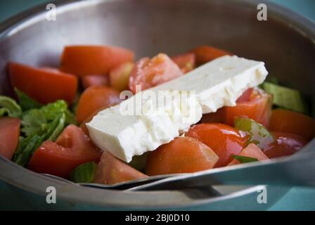 Klassischer griechischer Salat als Teil von Meze im Waterfrint Restaurant in Larnaca, Zypern - Stockfoto