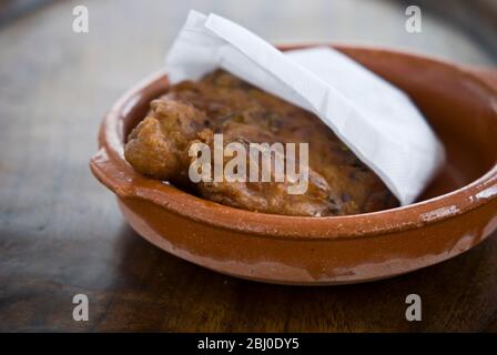 Pataniscas de Bacalhau, Portugueses Fischkuchen aus getrocknetem Salz Kabeljau - Stockfoto