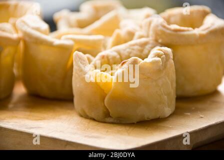 Hausgemachte pudding-Torten nach portugiesischem Stil mit Pudding- und Blätterteig für Konditoren - Stockfoto