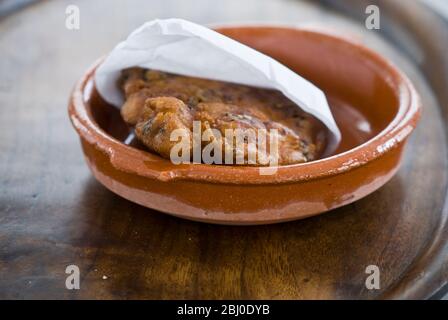 Pataniscas de Bacalhau, Portugueses Fischkuchen aus getrocknetem Salz Kabeljau - Stockfoto