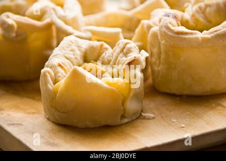 Hausgemachte pudding-Torten nach portugiesischem Stil mit Pudding- und Blätterteig für Konditoren - Stockfoto