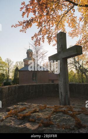 Friedhof der St. Johannis-Kirche oder der St. Johannis´s-Kirche, Gemeinde Giekau, Kreis Plön, Schleswig-Holstein, Norddeutschland, Mitteleuropa Stockfoto