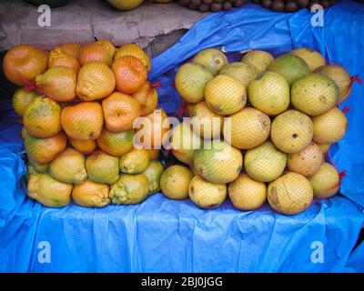 Zitrusfrüchte auf dem Obst- und Gemüsemarkt in Nelspruit, Mpumalanga, Südafrika - Stockfoto