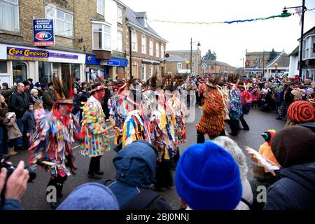 The Red Leicester Morris Dancers, Whittlesey Straw Bear Festival, Whittlesey Town, Cambridgeshire; England, Großbritannien Stockfoto