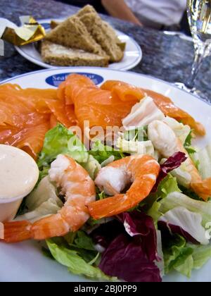 Meeresfrüchte-Platte bei Stansted warten auf Flugzeug - Stockfoto