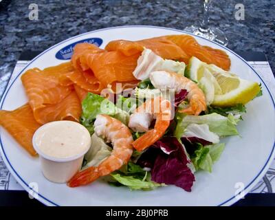 Meeresfrüchte-Platte bei Stansted warten auf Flugzeug - Stockfoto