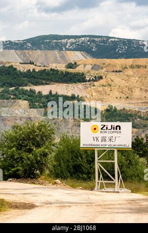 Bor / Serbien - 13. Juli 2019: Veliki Krivelj Mine von Zijin Bor Kupfer, eines der größten Kupferreserven der Welt, im Besitz des chinesischen Bergbauunternehmens Stockfoto