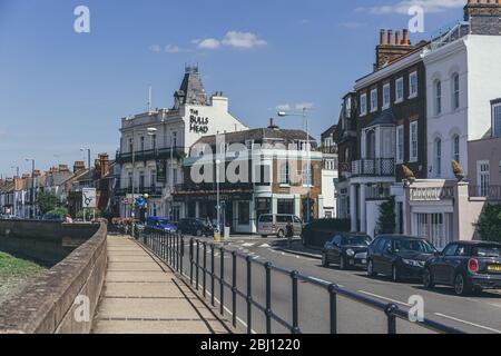 London/UK-08/18: The Bulls Head Pub, lokaler Pub an der Lonsdale Road in London Borough of Richmond upon Thames. Pubs sind ein soziales Trinkbetrieb Stockfoto