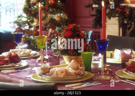 Tischset und dekoriert für Weihnachtsessen - Stockfoto