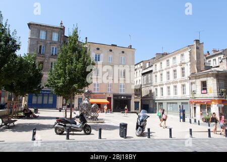 Bordeaux , Aquitaine / Frankreich - 10 30 2019 : Bordeaux Stadt Altstadt Platz Place Saint Pierre Stockfoto