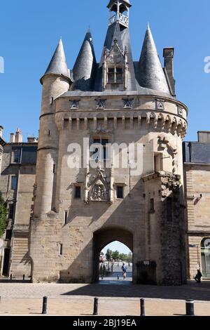 Bordeaux , Aquitaine / Frankreich - 12 04 2019 : La porte Cailhau mittelalterliche Tor antike Stadt Bordeaux frankreich Stockfoto