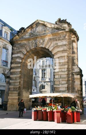 Bordeaux , Aquitaine / Frankreich - 09 27 2019 : porte dijeaux historisches Stadttor in Bordeaux Frankreich Stockfoto