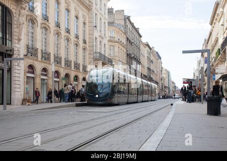 Bordeaux , Aquitaine / Frankreich - 10 30 2019 : City Tram City Centre Bordeaux town Tramway France Stockfoto