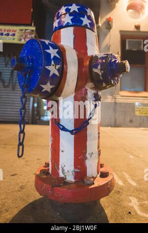 Hydrant mit amerikanischer Flagge, New York Stockfoto