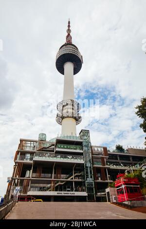 N Seoul Tower auf dem Namsan Hill in Seoul Südkorea Stockfoto