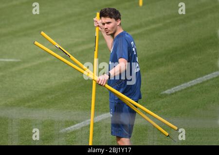 München, Deutschland. April 2020. Co-Trainer Danny ROEHL, mit Trainingsstöcken, Einzelbild, Einzelmotiv geschnitten, Halbfigur, Halbfigur. FC Bayern München Training in der Coronavirus-Pandemie in kleinen Gruppen. Training in der Saebener Straße. Fußball 1. Bundesliga, Saison 2019/2020, am 28. April 2020 Quelle: dpa/Alamy Live News Stockfoto